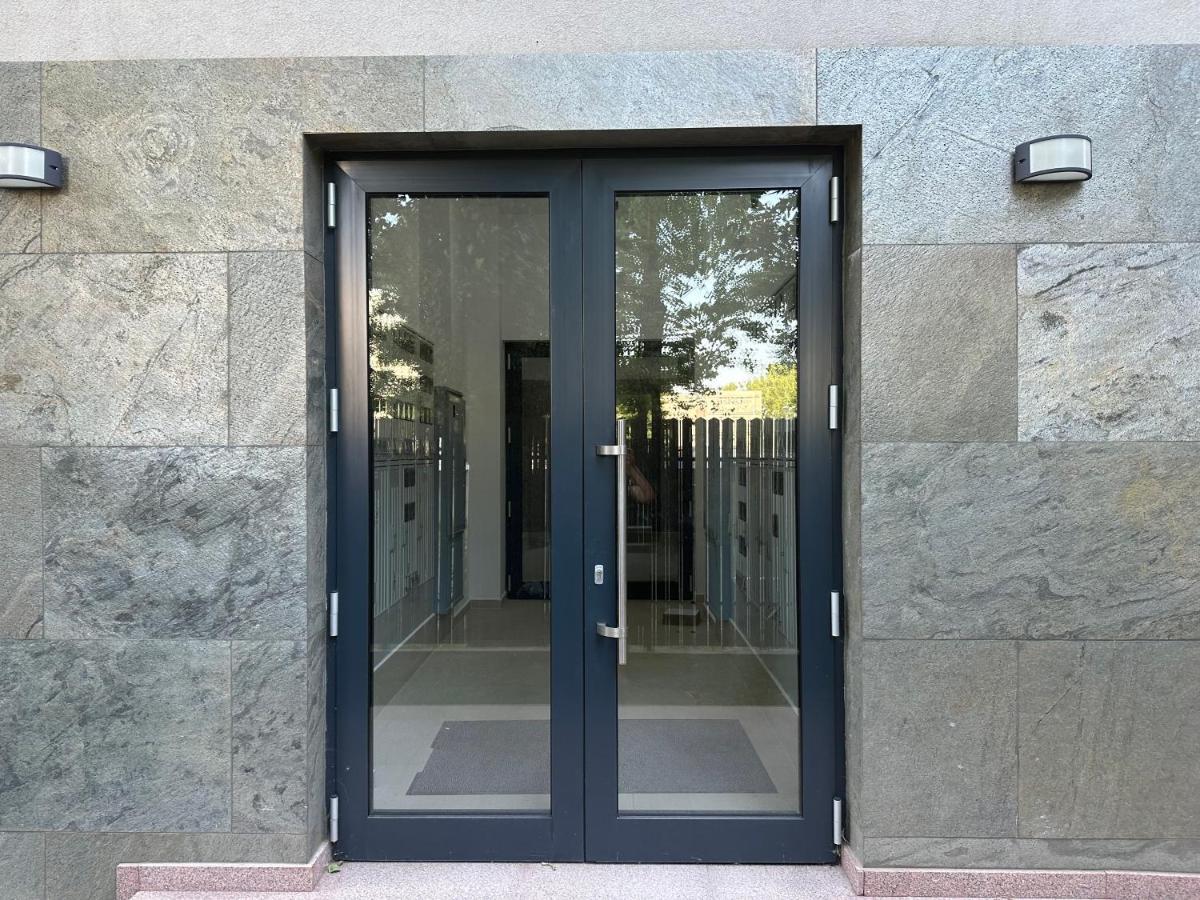 In Apart Hotel Bucarest Exterior foto